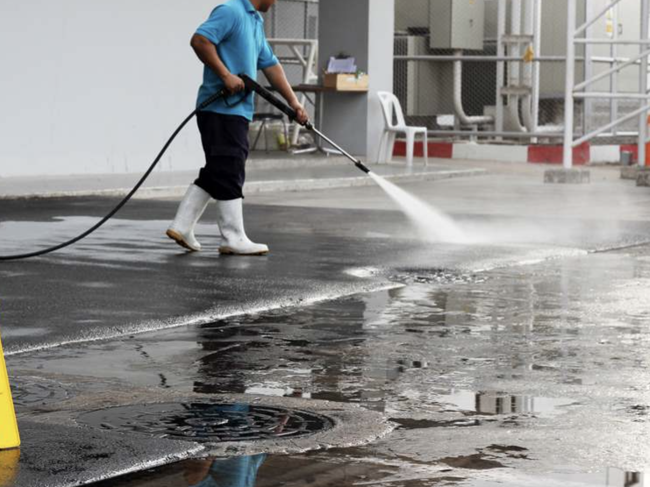 Pressure cleaning equipment