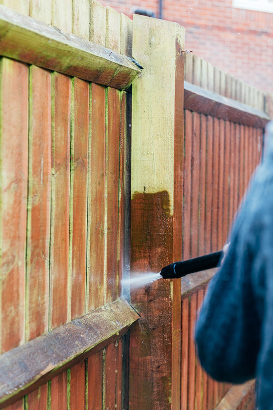 Pressure cleaning equipment