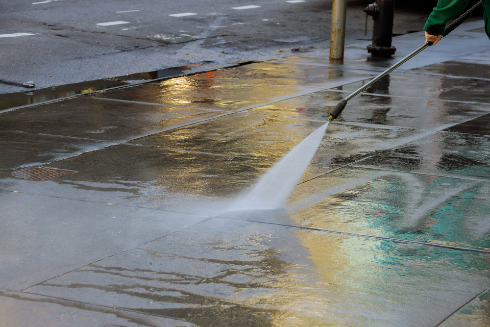 Pressure cleaning equipment