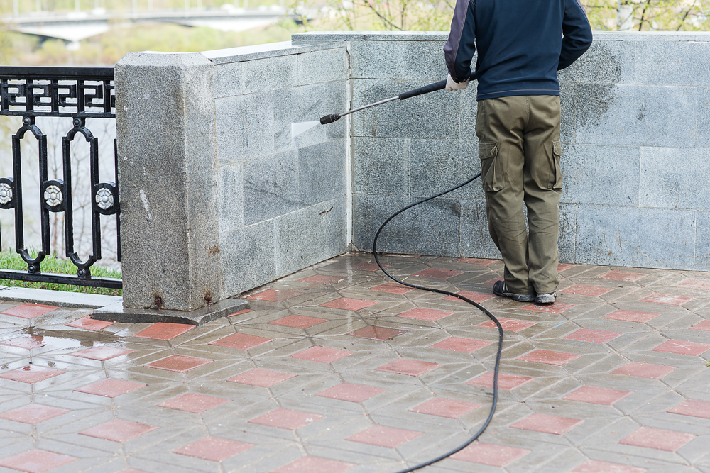 Pressure cleaning equipment