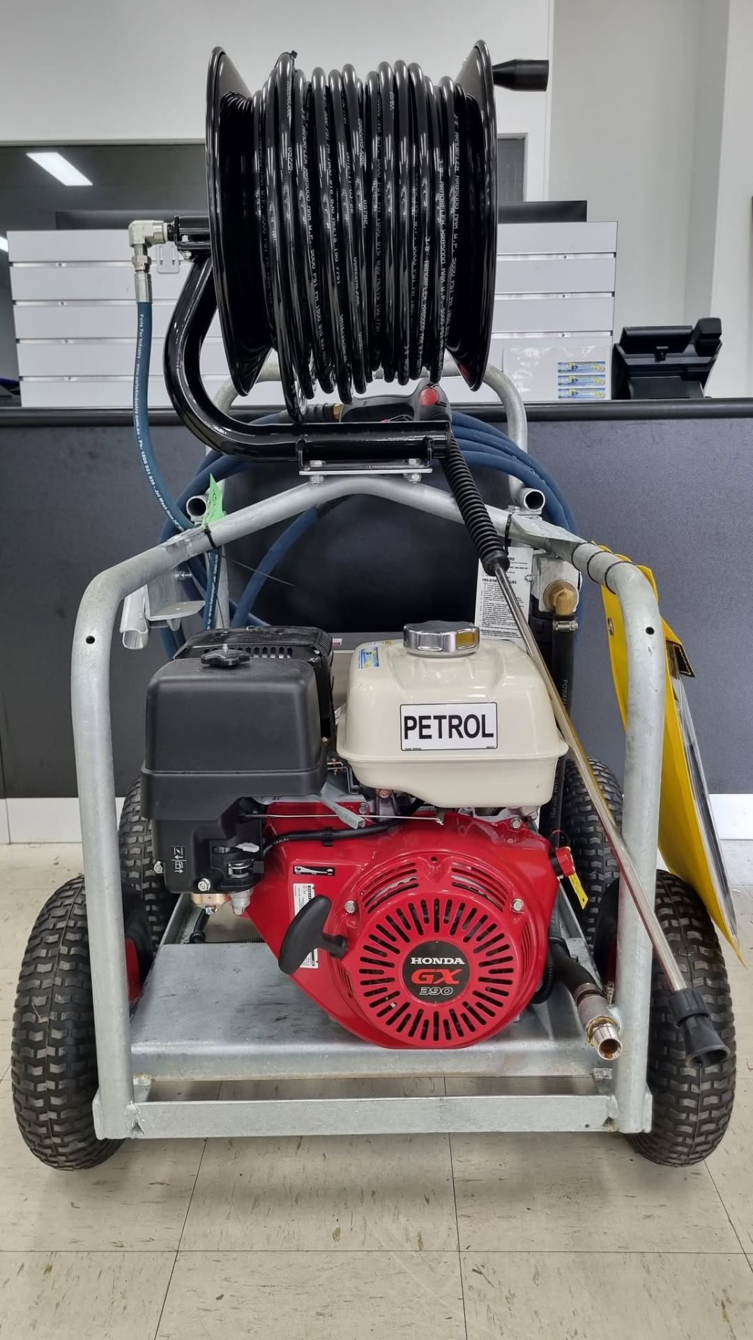 Pressure cleaning equipment