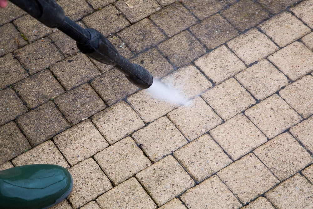 Pressure cleaning equipment